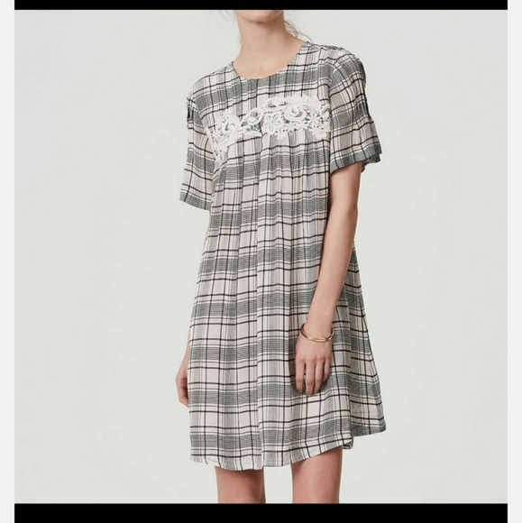 LOFT Dresses & Skirts - Loft flowy black and white plaid dress